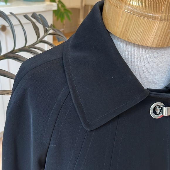 EUC London Fog black round neck silver clasp front fully lined heavier rain coat - Picture 5 of 10